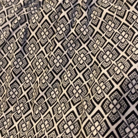 Black and white romper:) Cute outfit for the summer! Fits very nice. - Picture 2 of 2